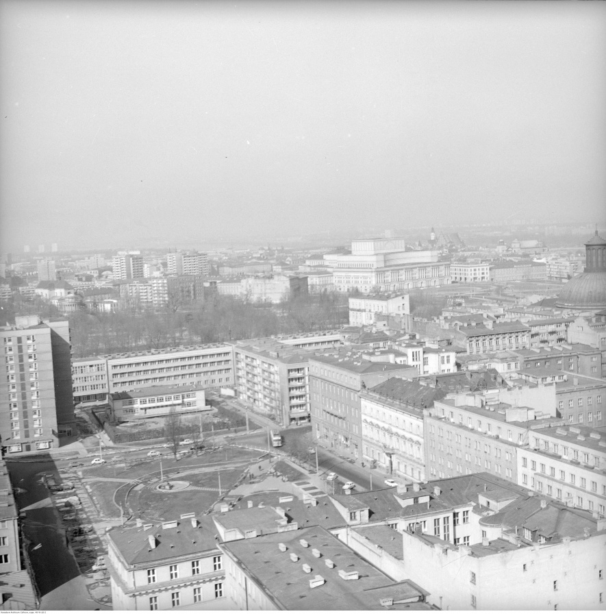Panorama z 22 piętra punktowca Ściany Wschodniej, widoczny plac Dąbrowskiego, 1969, Grażyna Rutowska, Narodowe Archiwum Cyfrowe: 40-W-10-2